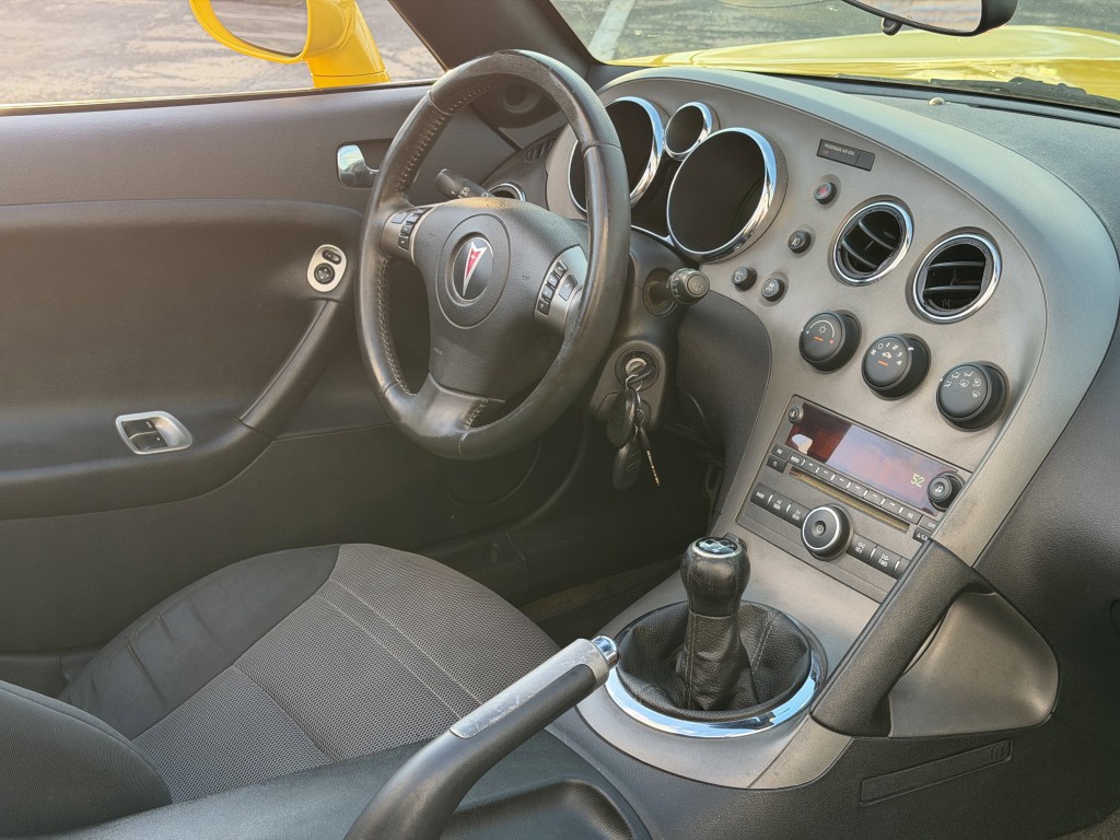 2007 Pontiac Solstice Image 16