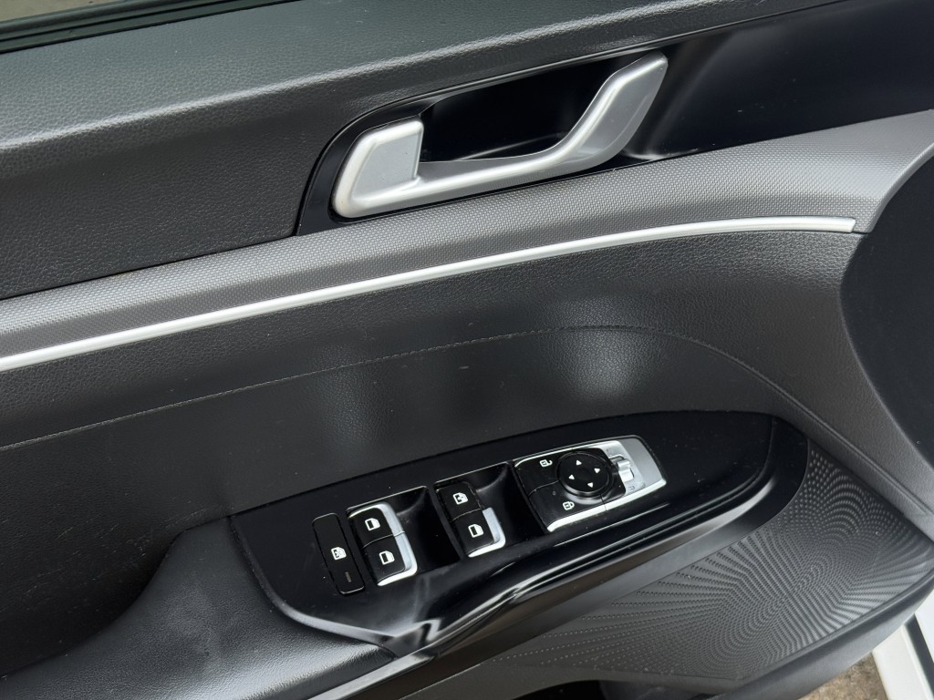 2021 Kia K5 Image 24