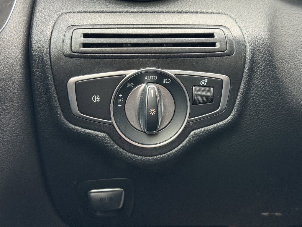 2019 Mercedes-Benz C-Class Image 23