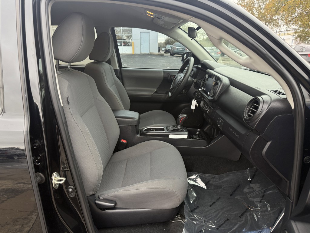 2020 Toyota Tacoma Image 26