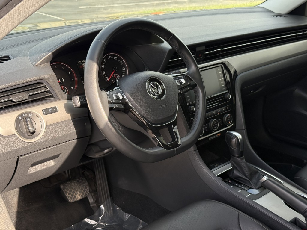2022 Volkswagen Passat Image 13
