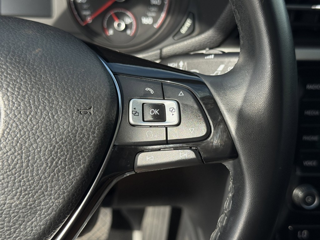 2022 Volkswagen Passat Image 18