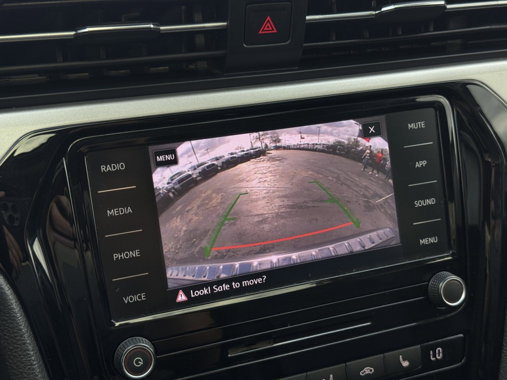 2022 Volkswagen Passat Image 22