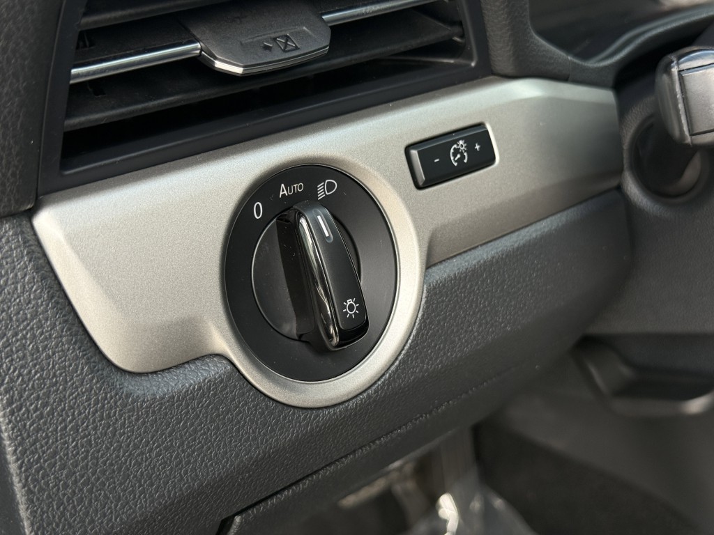 2022 Volkswagen Passat Image 24