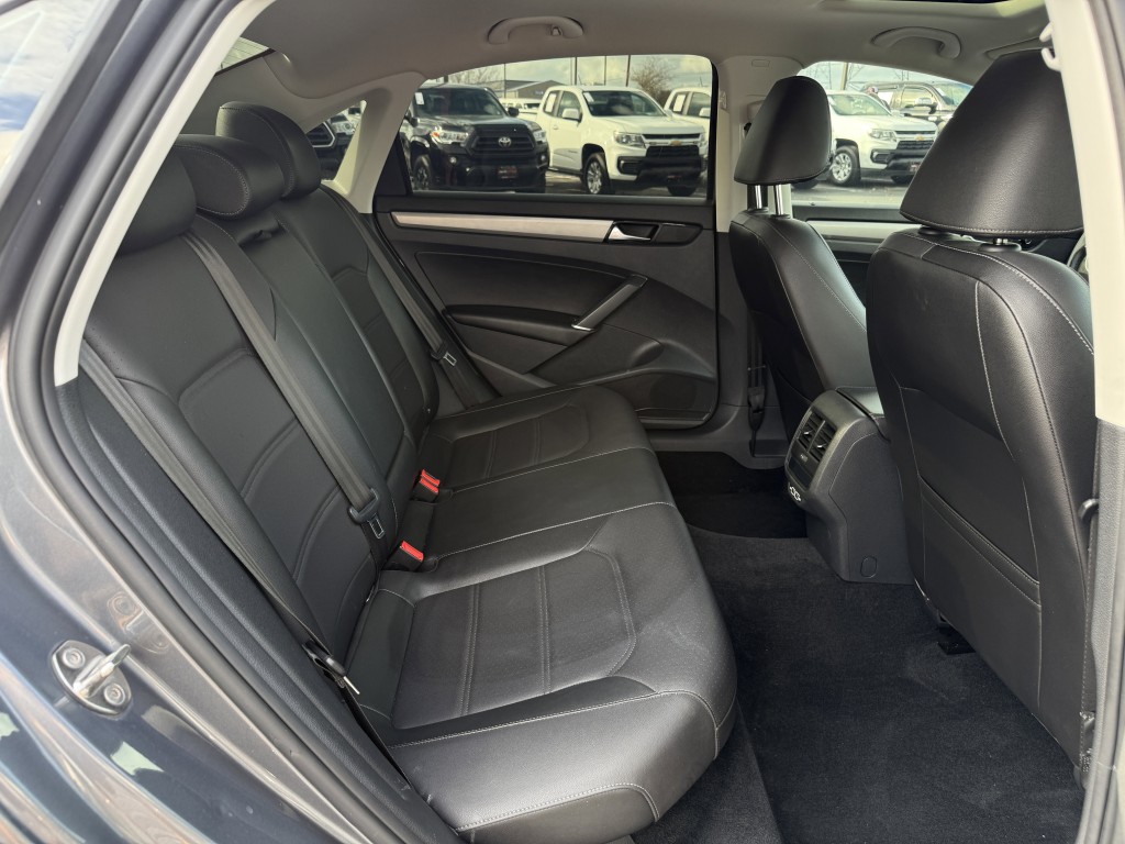 2022 Volkswagen Passat Image 30