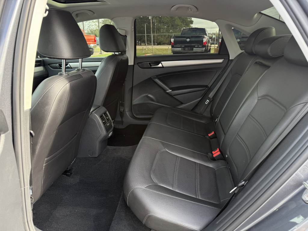 2022 Volkswagen Passat Image 31