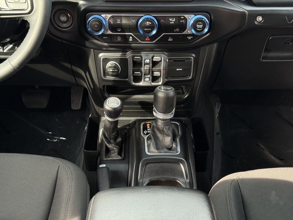 2023 Jeep Wrangler Image 24