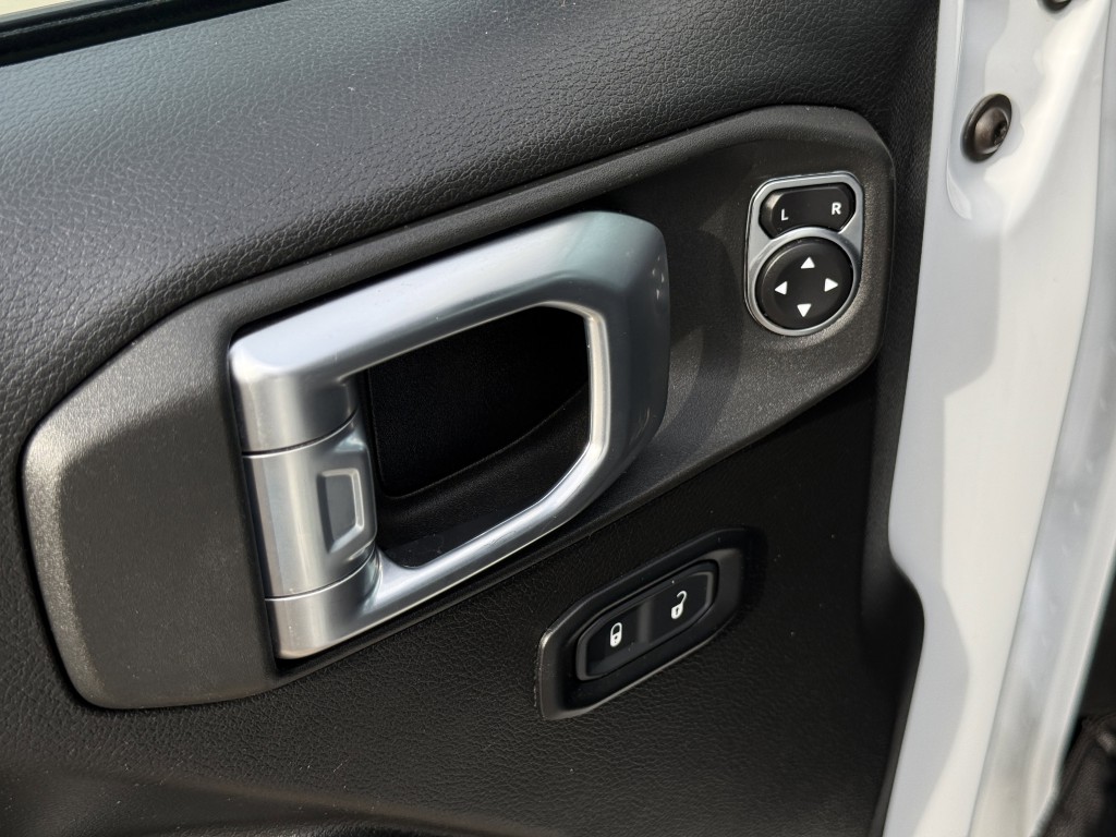 2023 Jeep Wrangler Image 25