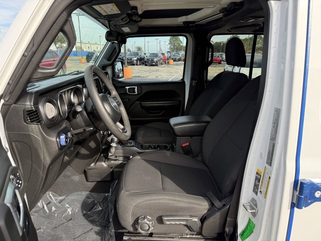 2023 Jeep Wrangler Image 27