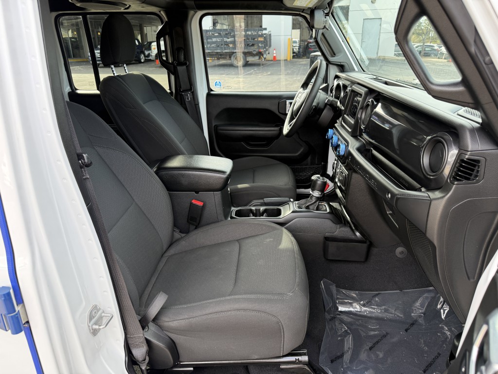 2023 Jeep Wrangler Image 29