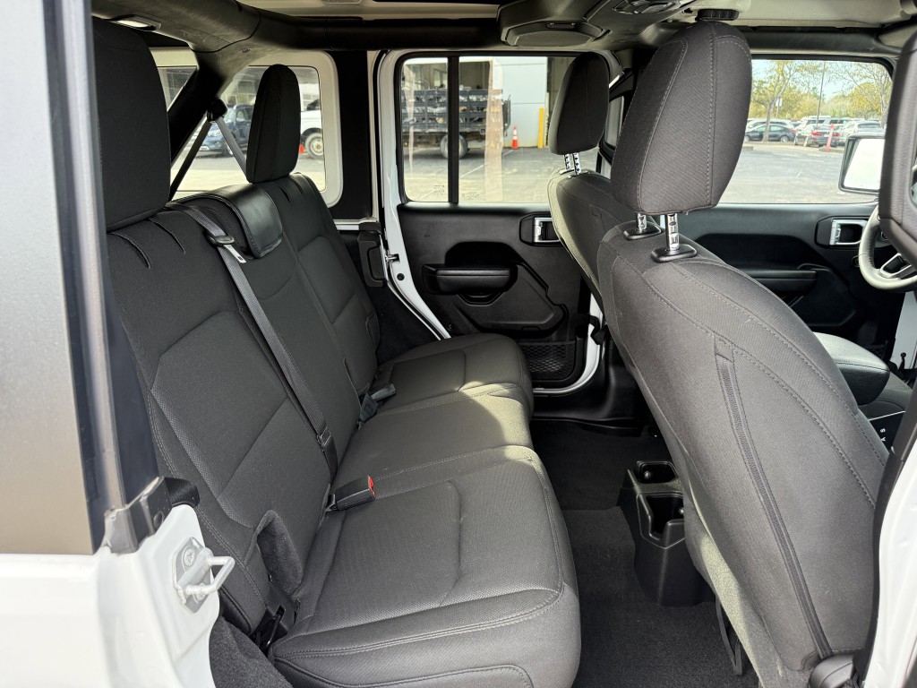 2023 Jeep Wrangler Image 31