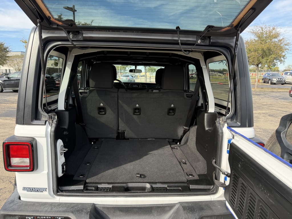 2023 Jeep Wrangler Image 35