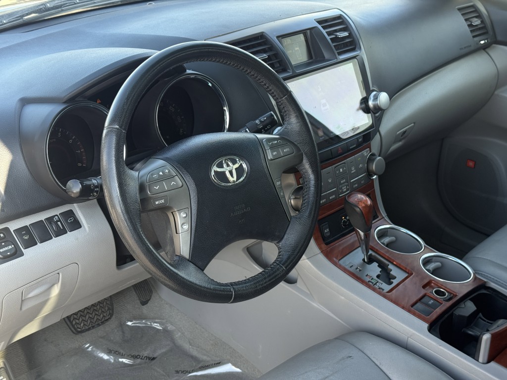 2010 Toyota Highlander Image 12