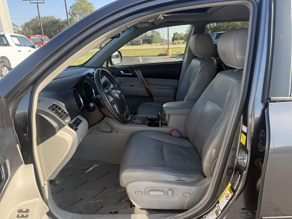 2010 Toyota Highlander Image 25