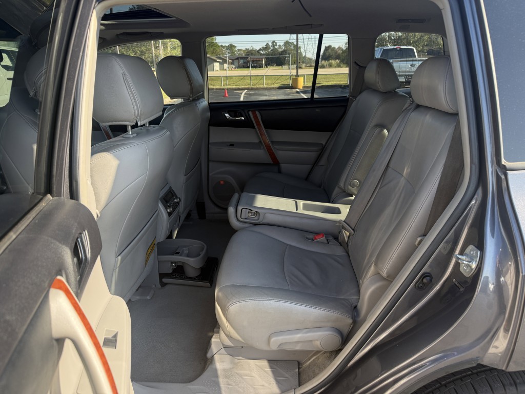 2010 Toyota Highlander Image 28