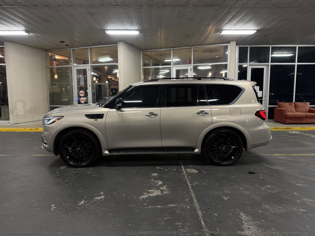 2018 INFINITI QX80 Image 10