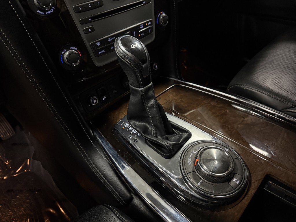 2018 INFINITI QX80 Image 24