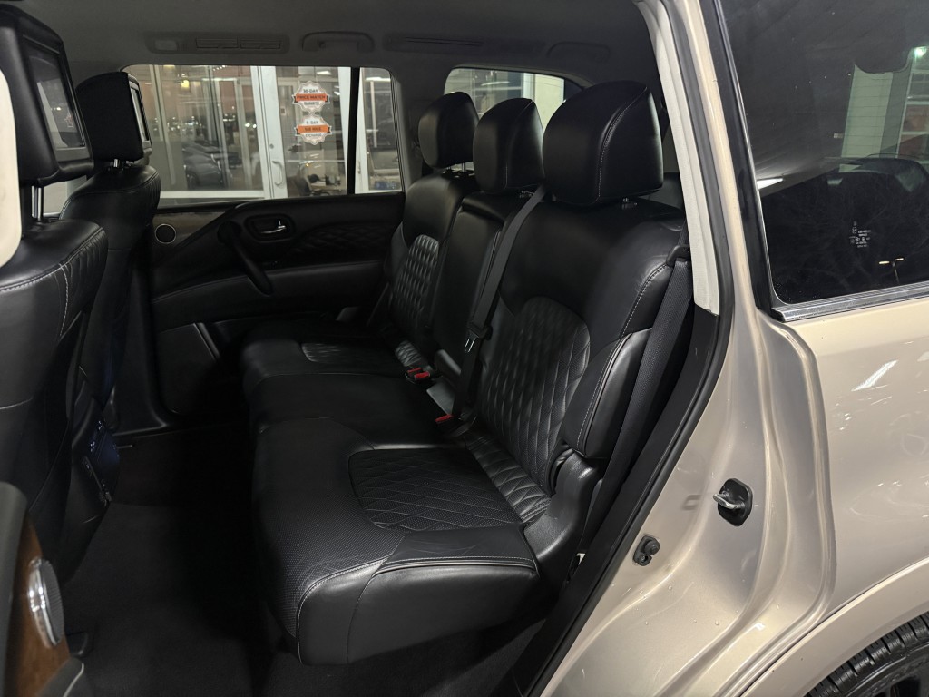 2018 INFINITI QX80 Image 32