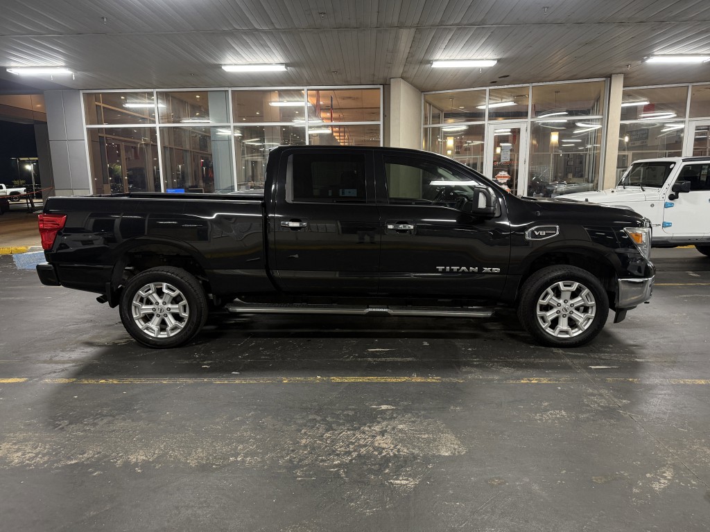2019 Nissan Titan Image 9