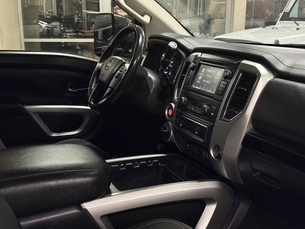 2019 Nissan Titan Image 12