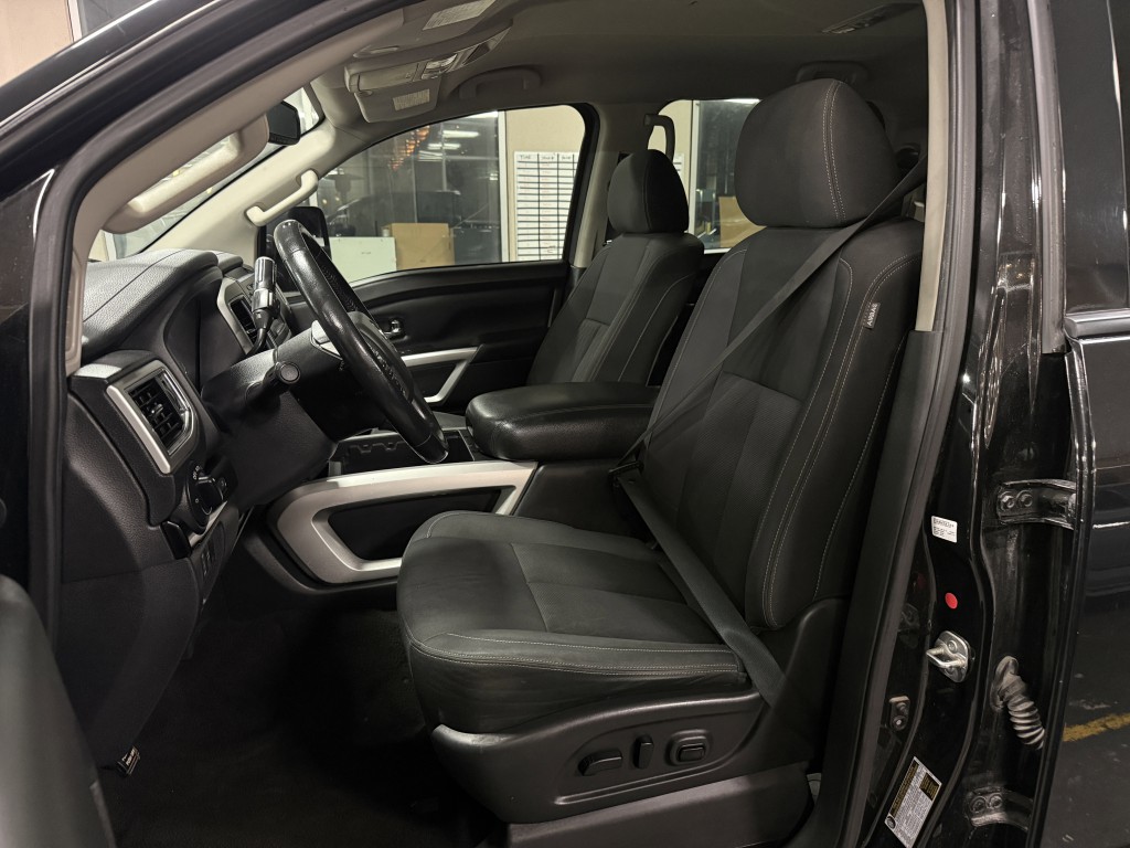 2019 Nissan Titan Image 24