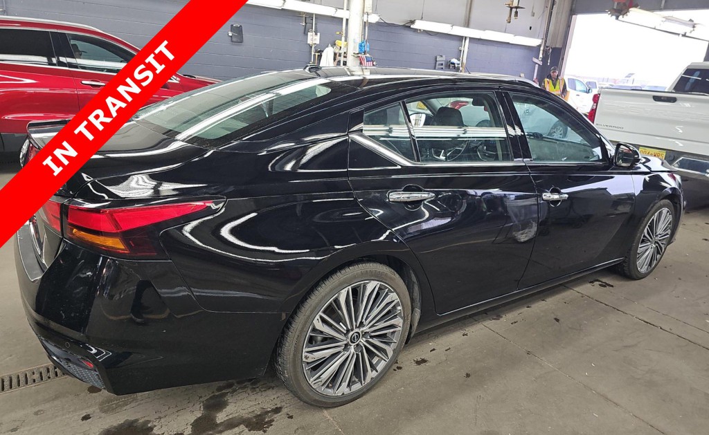 2023 Nissan Altima Image 6