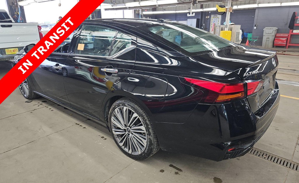 2023 Nissan Altima Image 7