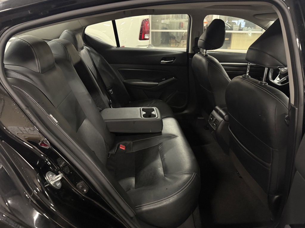 2023 Nissan Altima Image 30