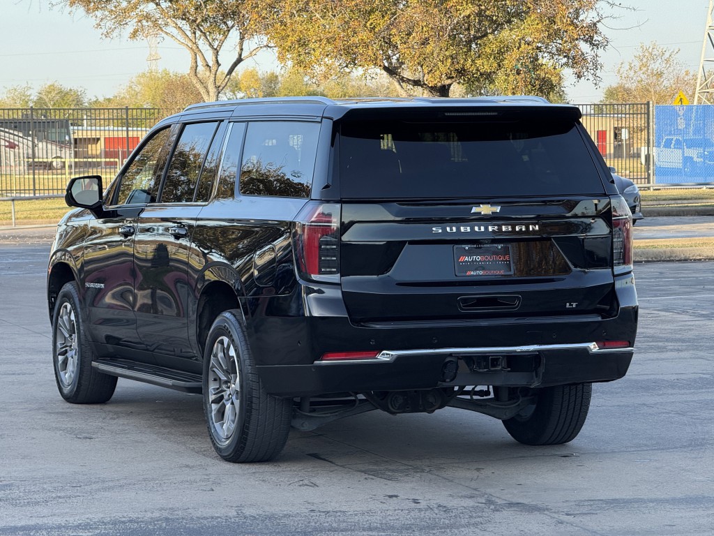 2025 Chevrolet Suburban Image 10