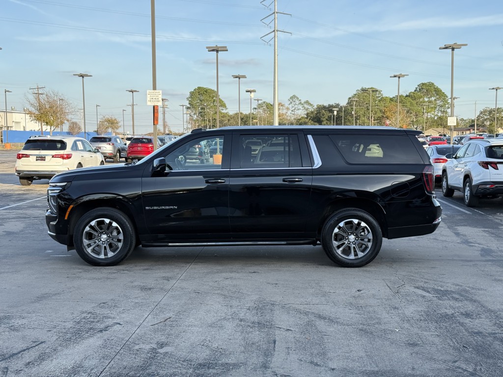 2025 Chevrolet Suburban Image 11