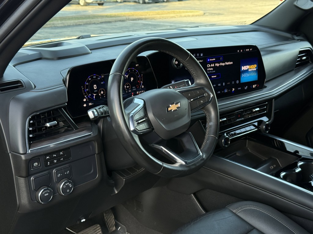 2025 Chevrolet Suburban Image 14
