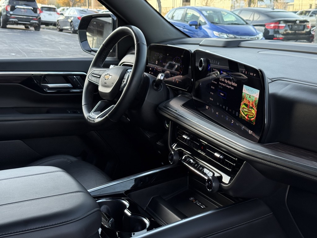 2025 Chevrolet Suburban Image 15