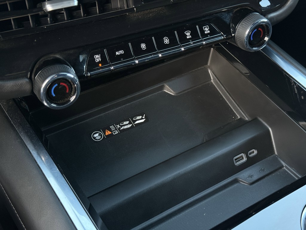 2025 Chevrolet Suburban Image 23