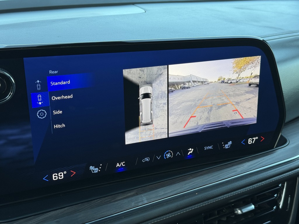 2025 Chevrolet Suburban Image 25