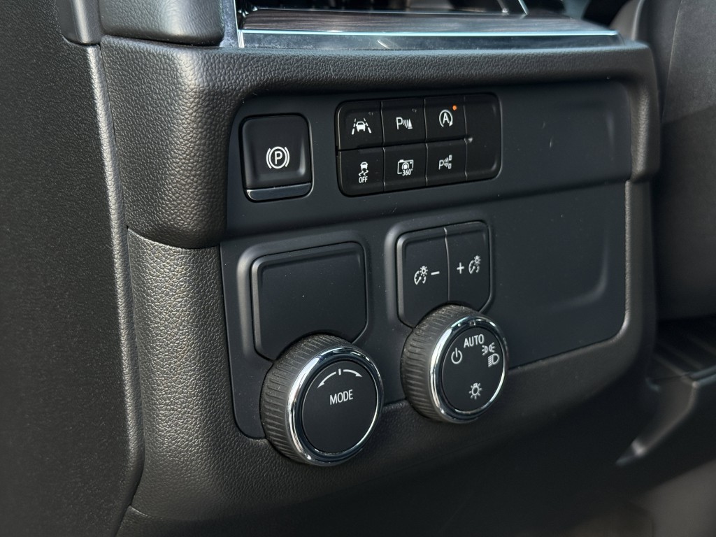 2025 Chevrolet Suburban Image 28