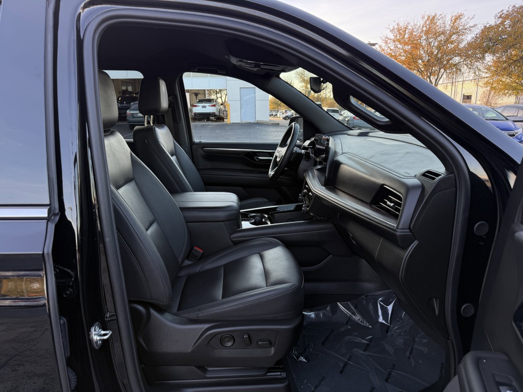 2025 Chevrolet Suburban Image 31