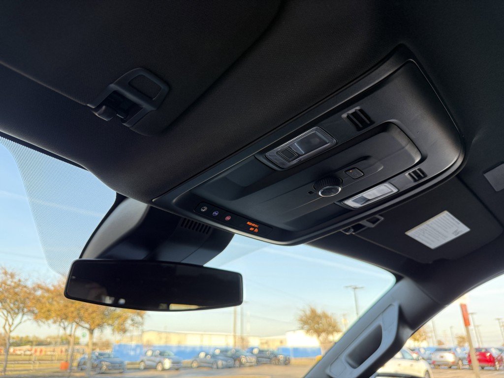 2025 Chevrolet Suburban Image 32