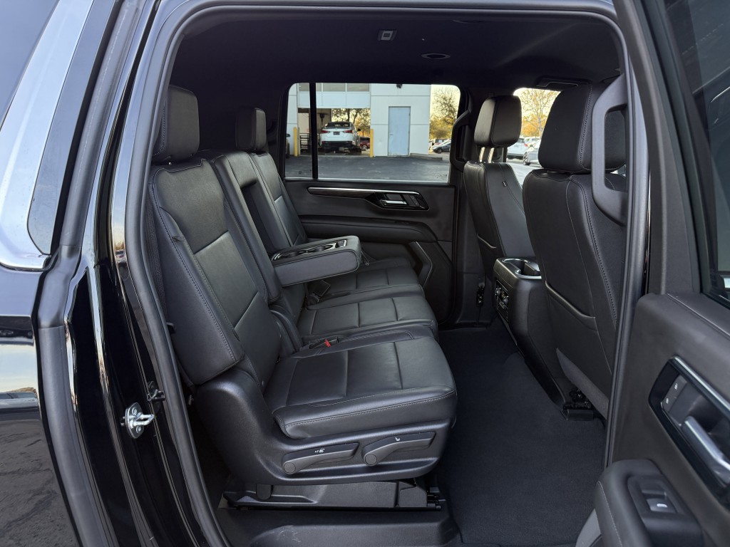 2025 Chevrolet Suburban Image 34