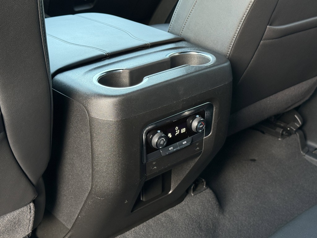 2025 Chevrolet Suburban Image 35