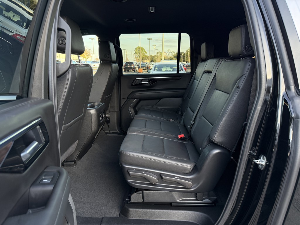 2025 Chevrolet Suburban Image 36