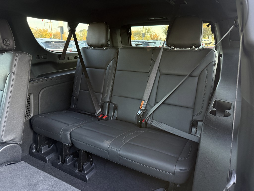 2025 Chevrolet Suburban Image 38