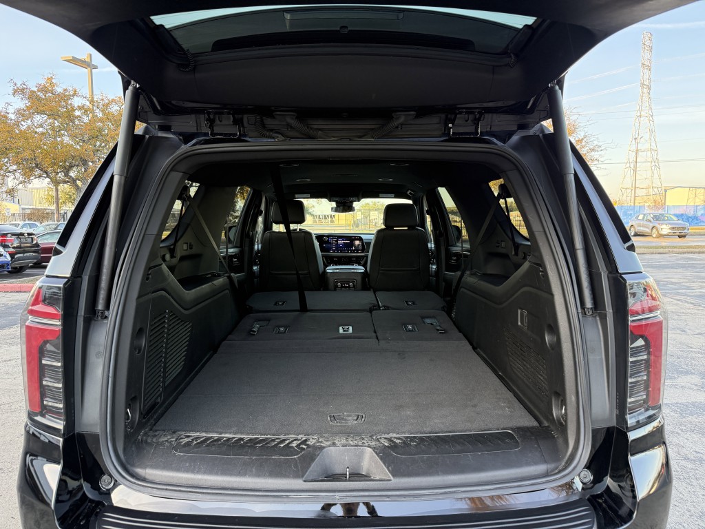 2025 Chevrolet Suburban Image 41