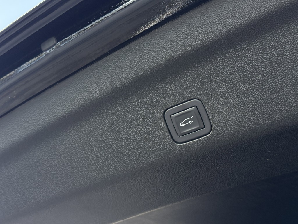 2025 Chevrolet Suburban Image 42