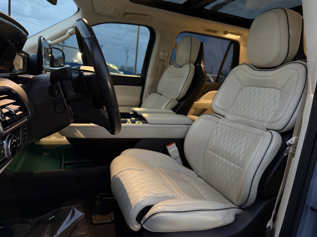 2020 Lincoln Navigator Image 32