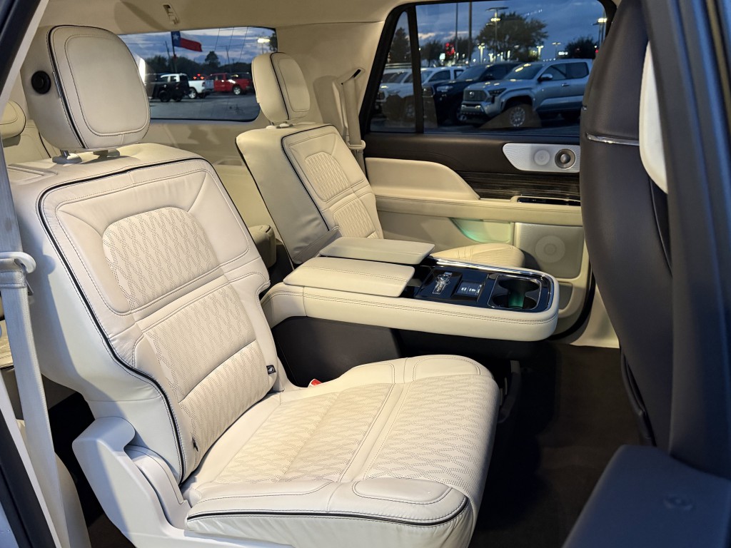 2020 Lincoln Navigator Image 35
