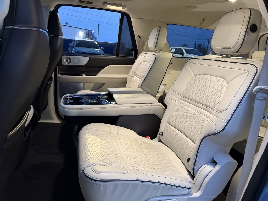 2020 Lincoln Navigator Image 38