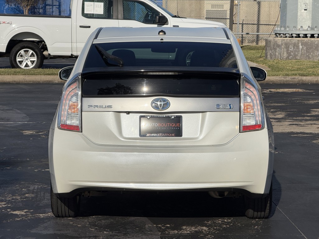 2013 Toyota Prius Image 8