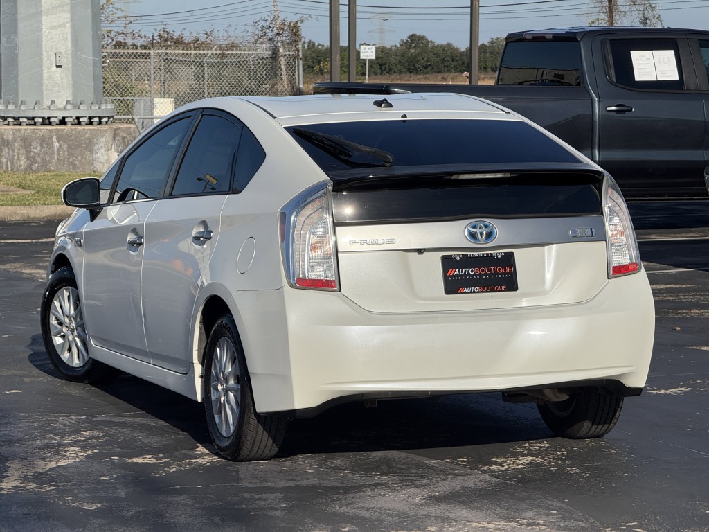 2013 Toyota Prius Image 9