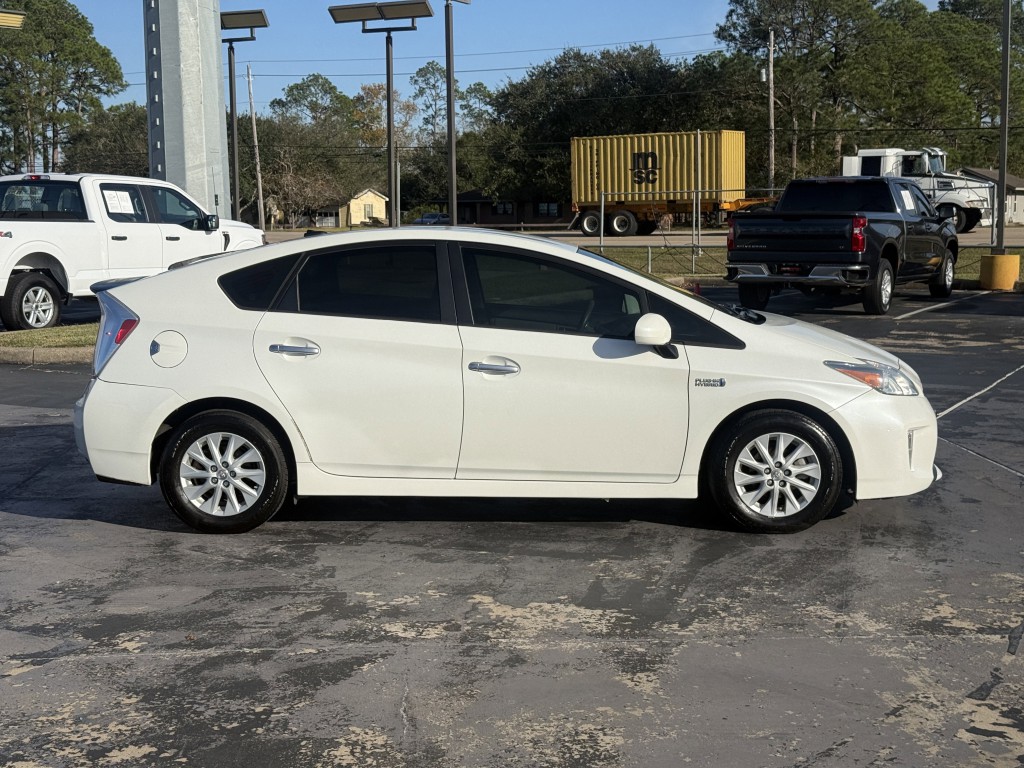 2013 Toyota Prius Image 11