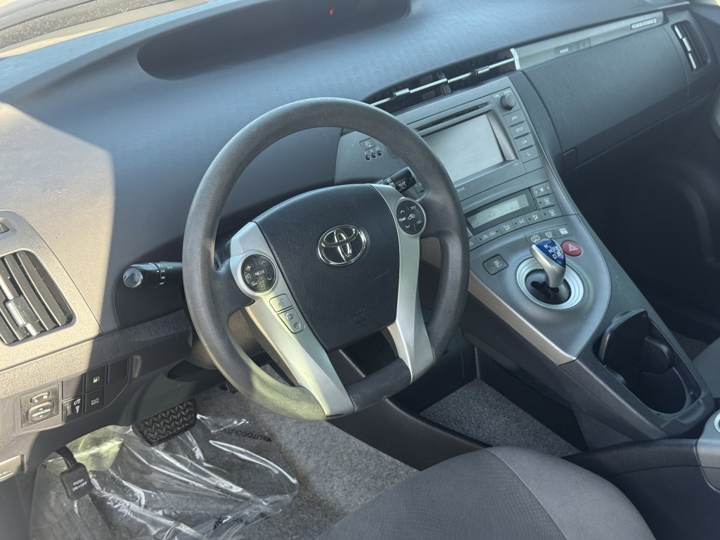 2013 Toyota Prius Image 12